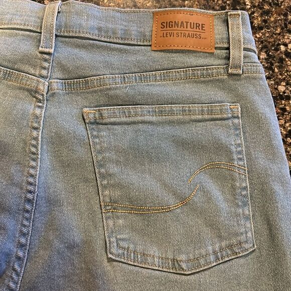 NEW Levi’s Lightwash High Rise Straight Jeans - Picture 7 of 7